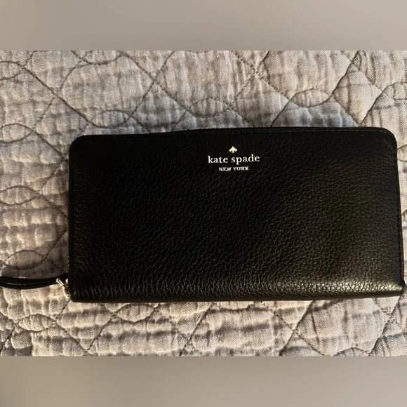 KATE SPADE! Black Leather Zippy Wallet - Picture 1 of 5